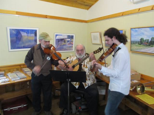 Jay, John and Tom K play pre-dinner music