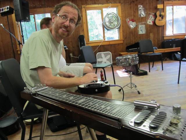 Robbert in the Western Swing orchestra (my '65 stringmaster is in the foreground)