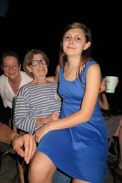 Mary brought her beautiful granddaughter Laura to camp, what a nice treat!  Jeanne peeking in the background... actually, that's a pretty nice shot of Jeanne!!